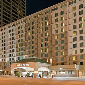 La Quinta Inn & Suites By Wyndham Downtown Conference Center